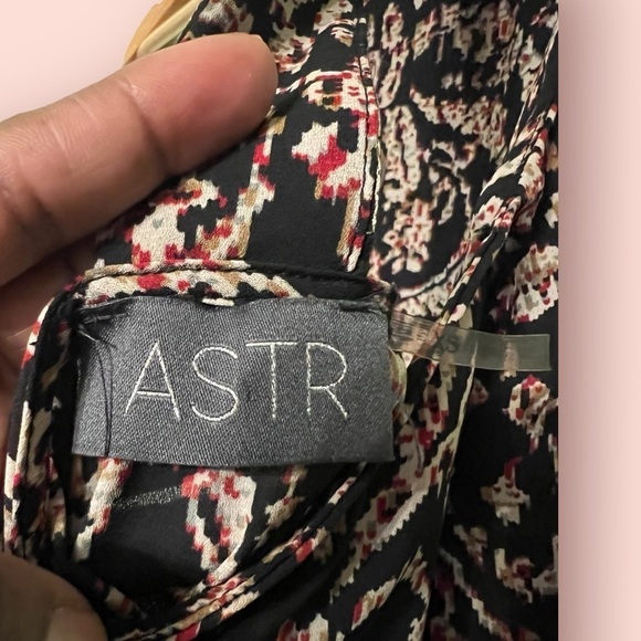 ASTR Beaded Back Women's Halter Top Size XS - Picture 6 of 6